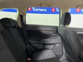 Photo '20' of Mitsubishi Outlander