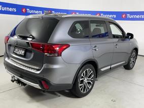 Photo '7' of Mitsubishi Outlander