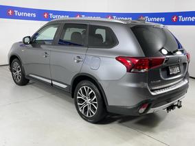 Photo '5' of Mitsubishi Outlander