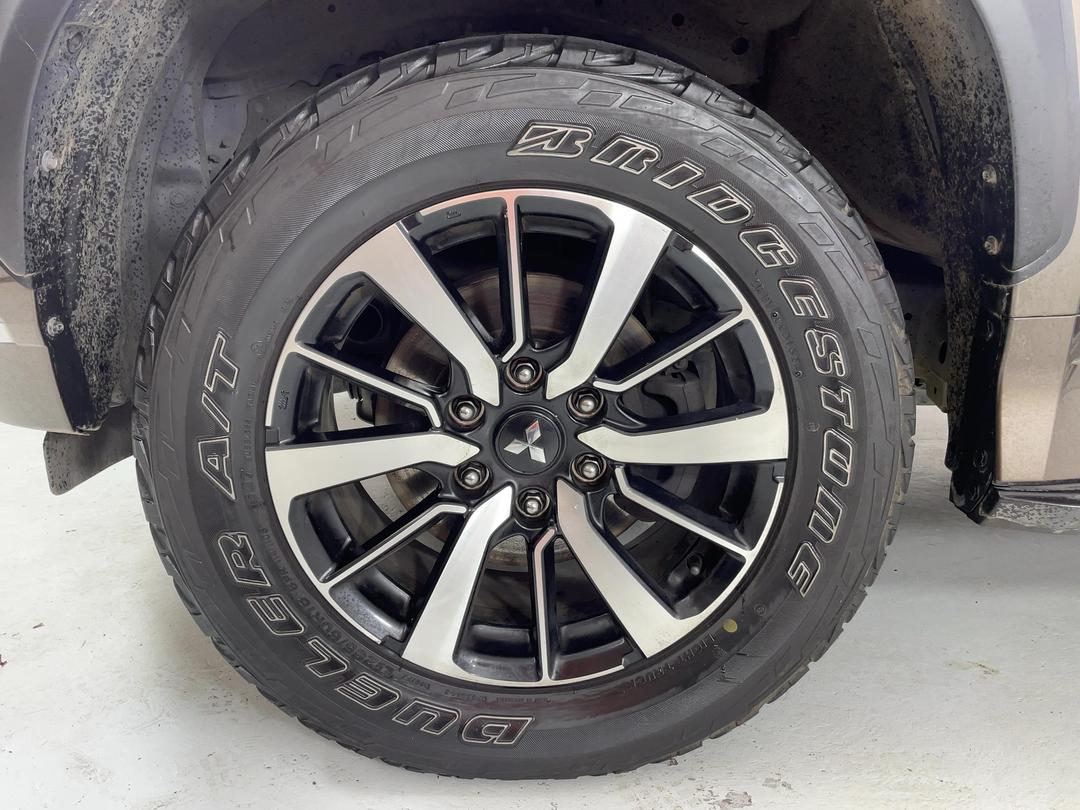 Photo '10' of Mitsubishi Pajero Sport