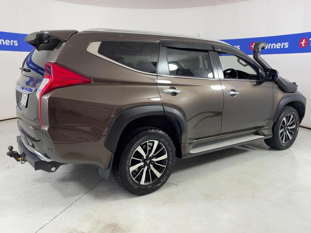 Photo '7' of Mitsubishi Pajero Sport