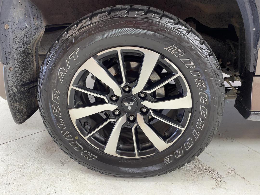 Photo '12' of Mitsubishi Pajero Sport