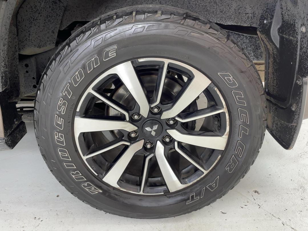 Photo '11' of Mitsubishi Pajero Sport