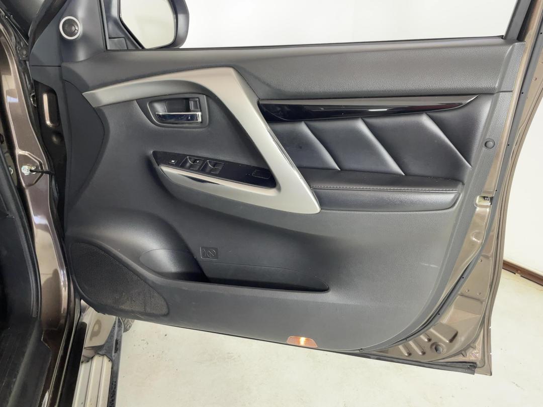 Photo '15' of Mitsubishi Pajero Sport