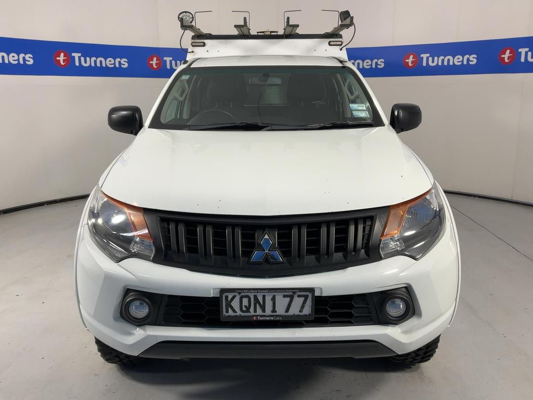 Photo '2' of Mitsubishi Triton