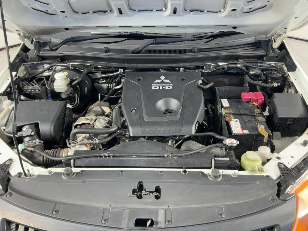 Photo '13' of Mitsubishi Triton