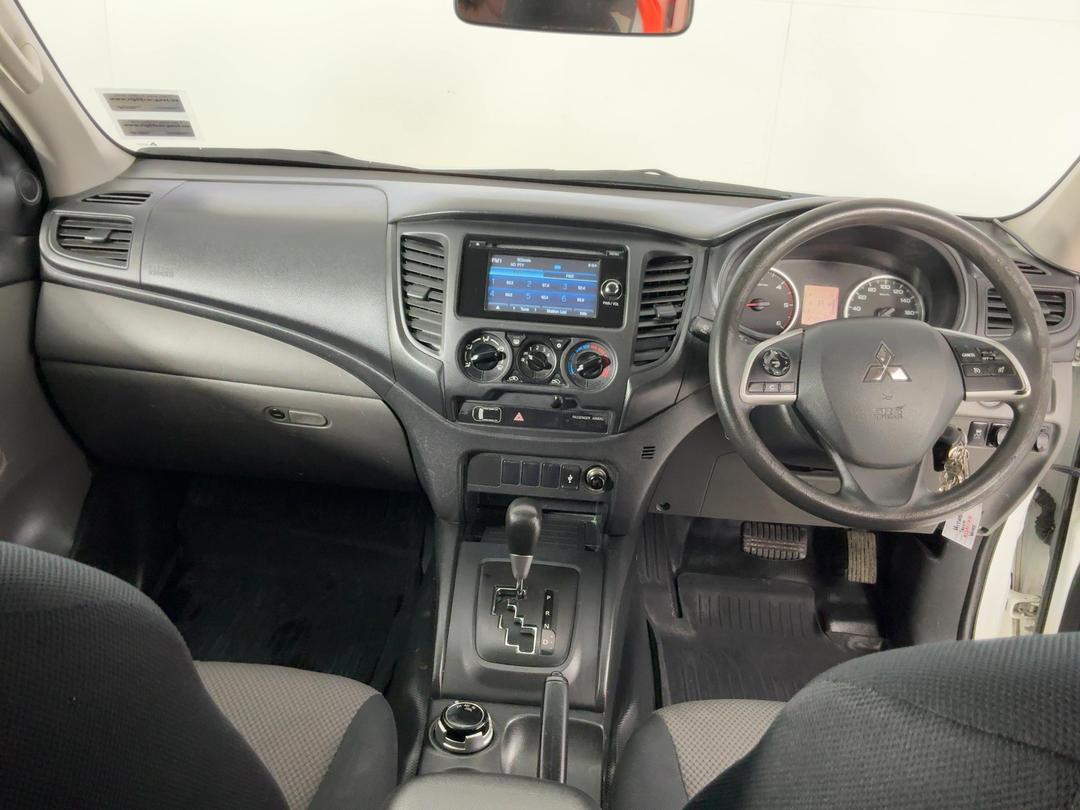 Photo '17' of Mitsubishi Triton