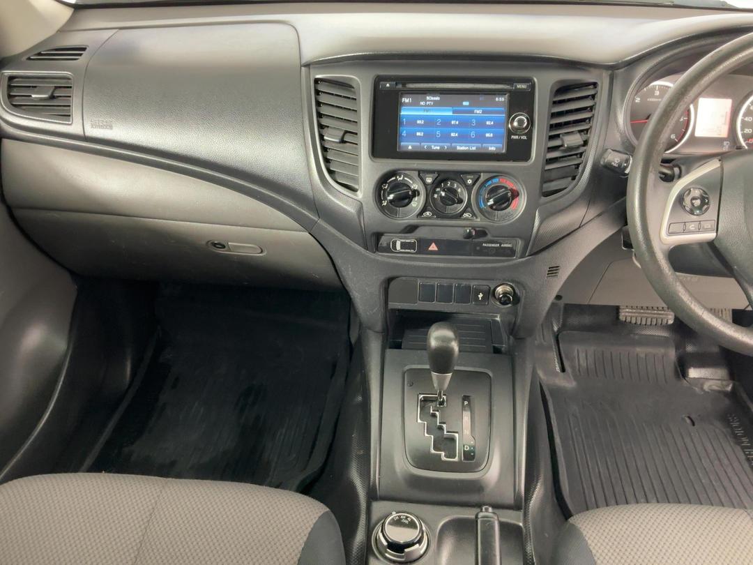 Photo '18' of Mitsubishi Triton