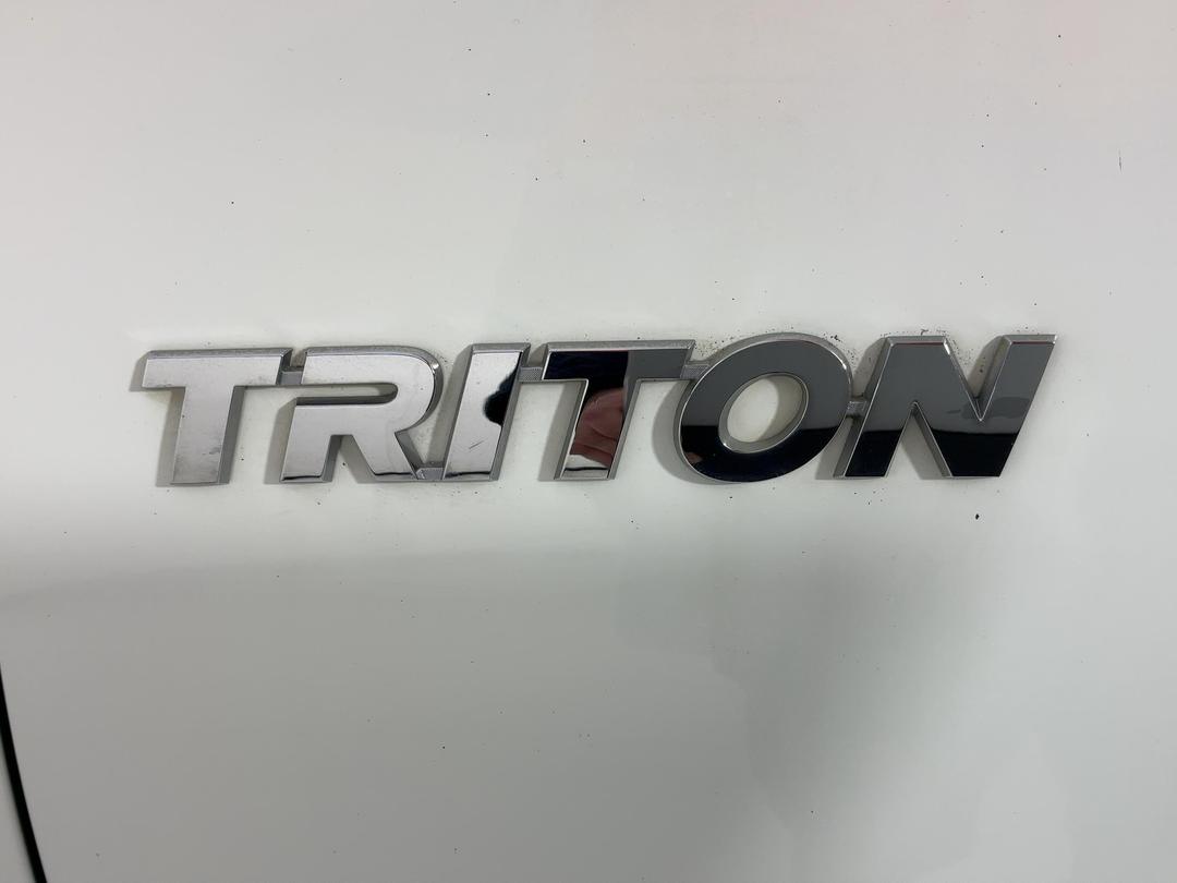 Photo '29' of Mitsubishi Triton