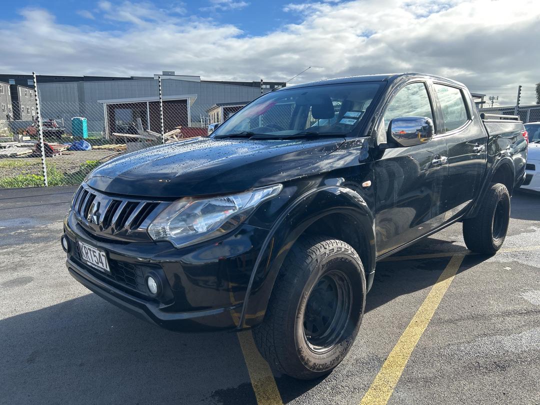 Photo '4' of Mitsubishi Triton DC Glxr 6M