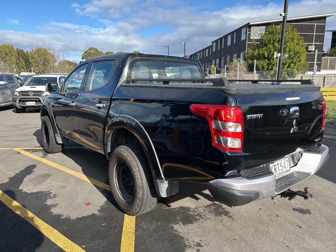 Photo '10' of Mitsubishi Triton DC Glxr 6M