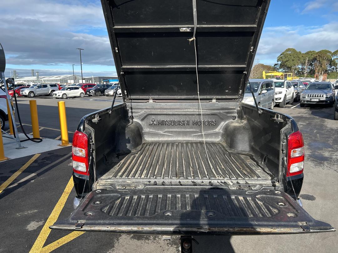 Photo '12' of Mitsubishi Triton DC Glxr 6M