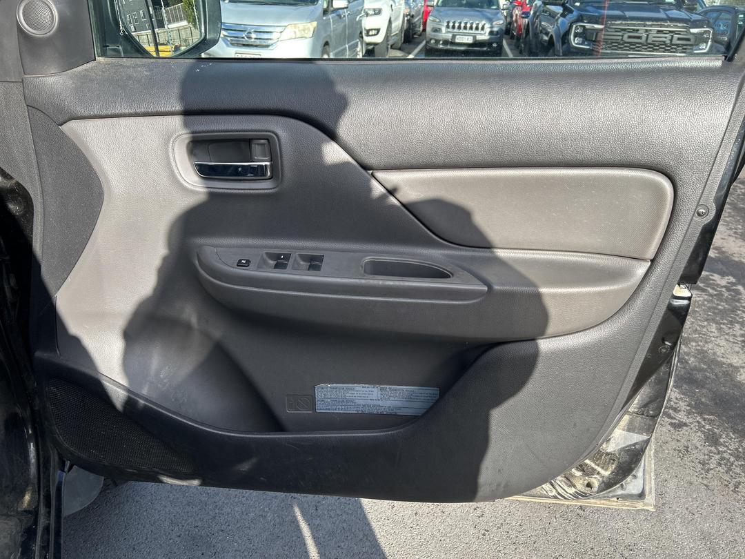 Photo '13' of Mitsubishi Triton DC Glxr 6M