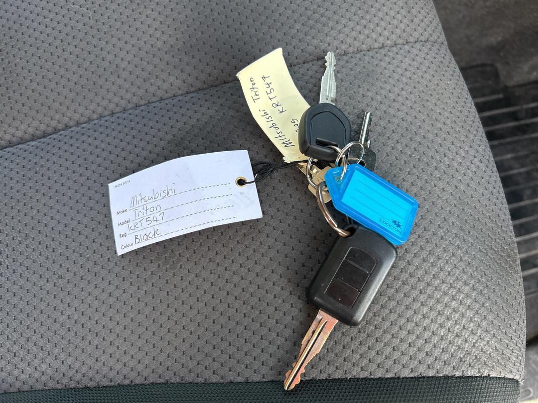 Photo '15' of Mitsubishi Triton DC Glxr 6M