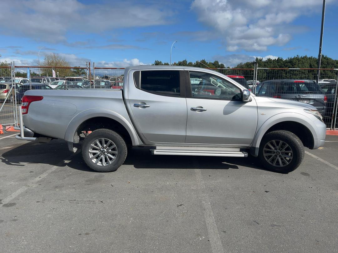 Photo '7' of Mitsubishi Triton D/CAB Glxr