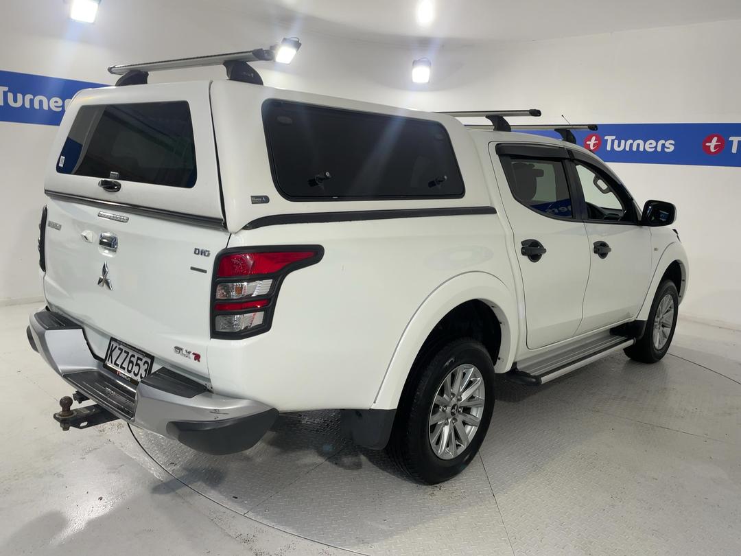Photo '7' of Mitsubishi Triton