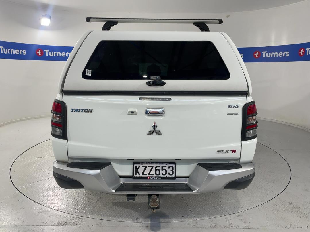 Photo '6' of Mitsubishi Triton