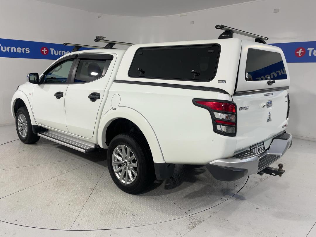 Photo '5' of Mitsubishi Triton