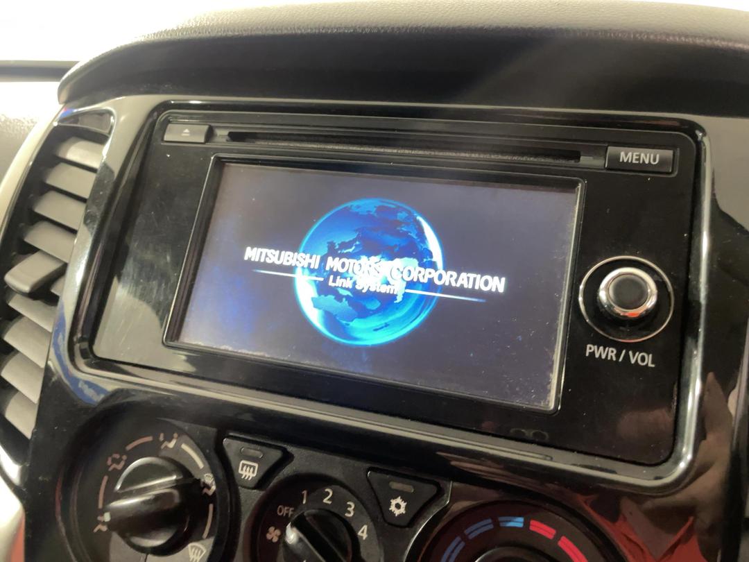 Photo '29' of Mitsubishi Triton
