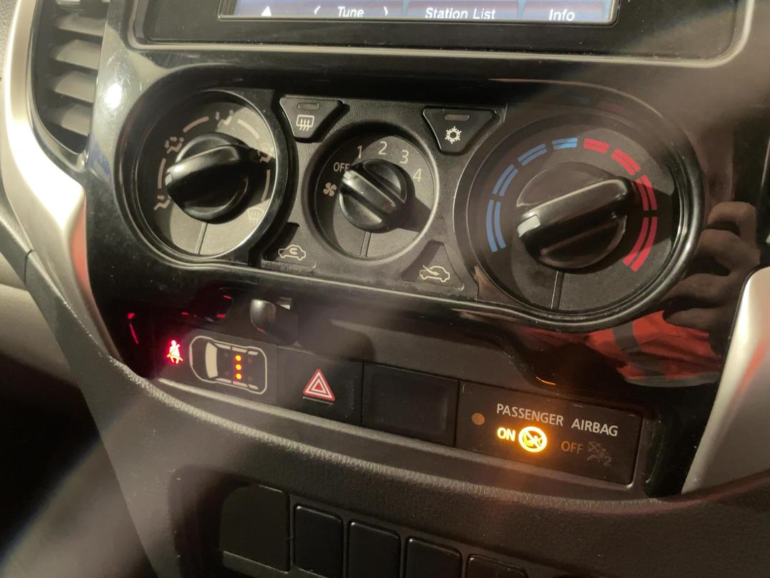 Photo '31' of Mitsubishi Triton
