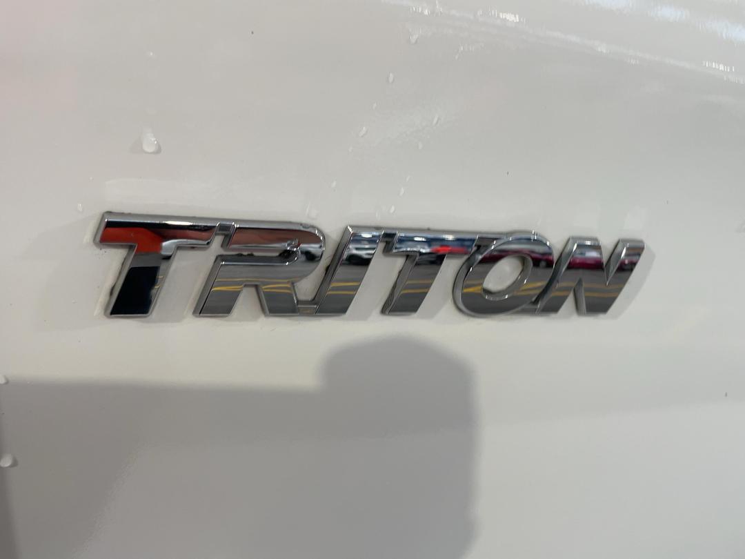 Photo '36' of Mitsubishi Triton