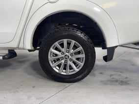 Photo '11' of Mitsubishi Triton