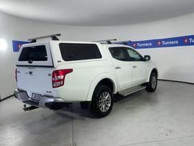 Photo '7' of Mitsubishi Triton