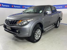 Photo '4' of Mitsubishi Triton