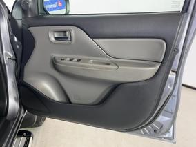 Photo '15' of Mitsubishi Triton