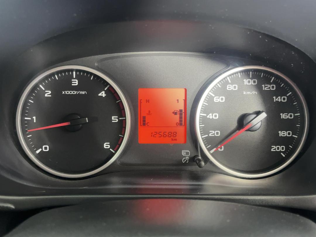 Photo '21' of Mitsubishi Triton