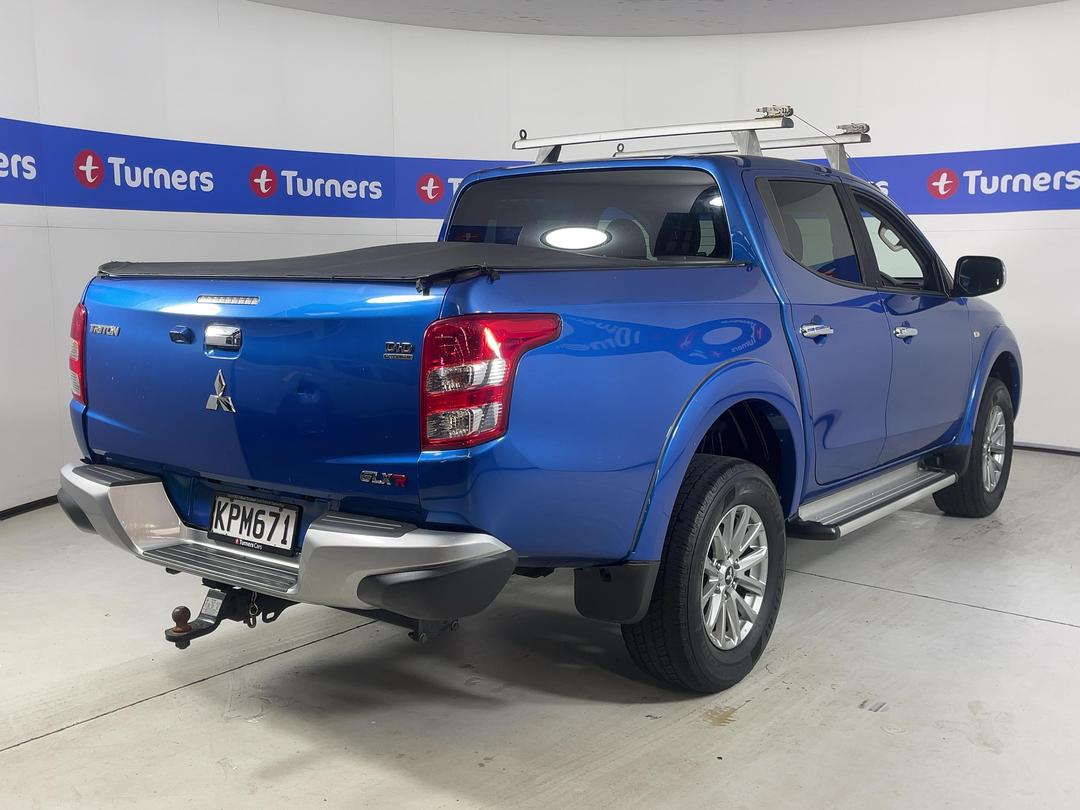 Photo '7' of Mitsubishi Triton