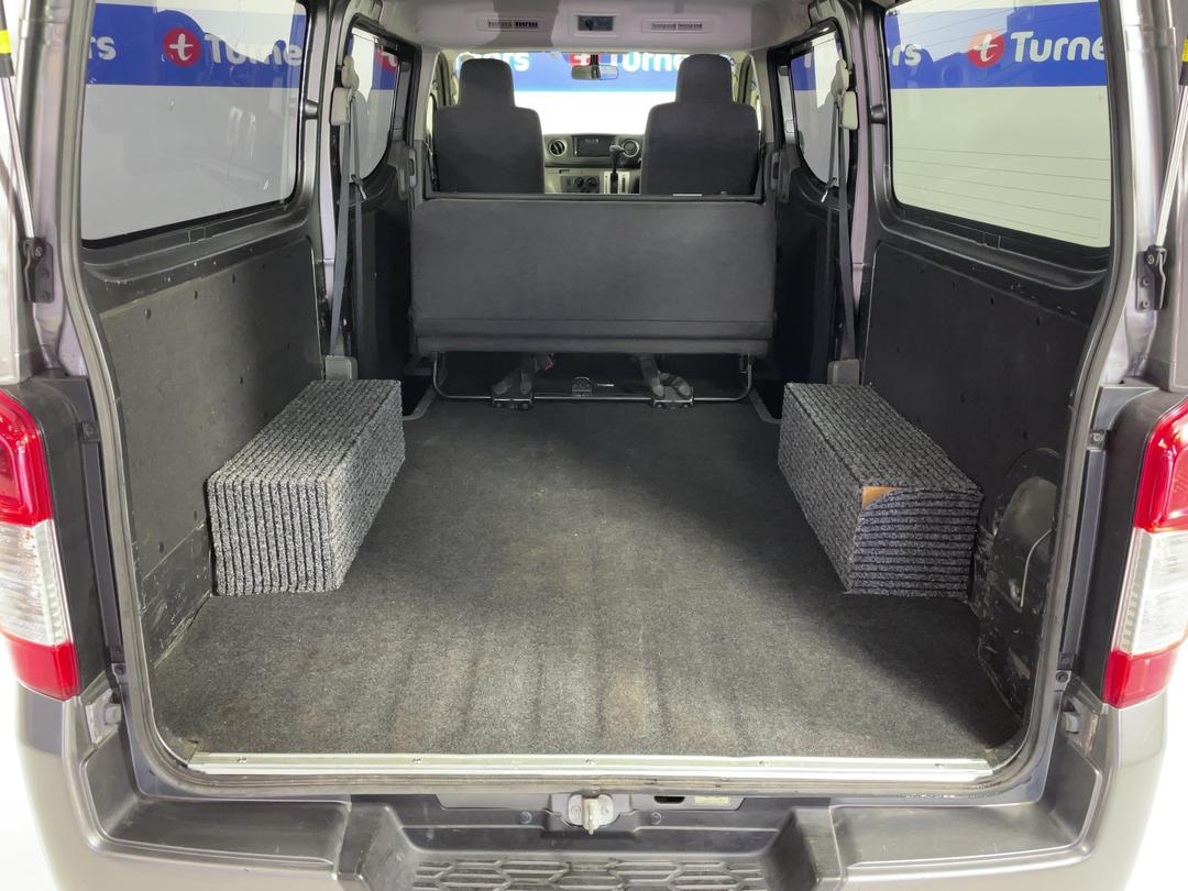 Photo '14' of Nissan Caravan