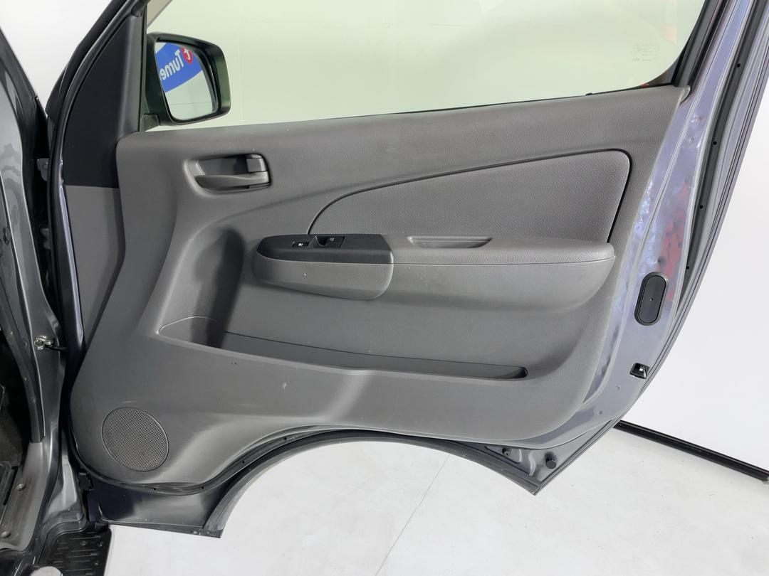 Photo '15' of Nissan Caravan