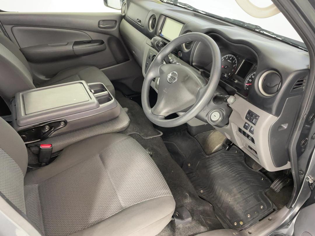 Photo '16' of Nissan Caravan