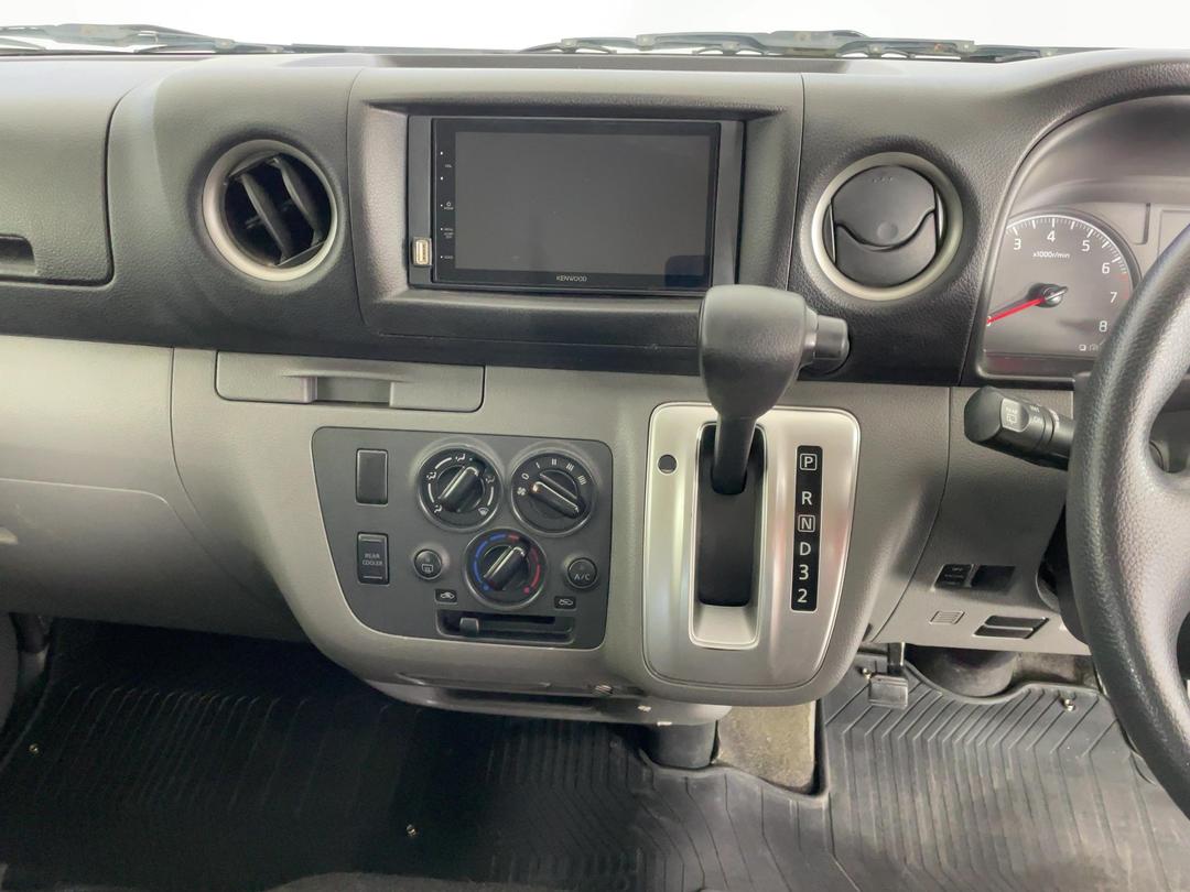 Photo '18' of Nissan Caravan