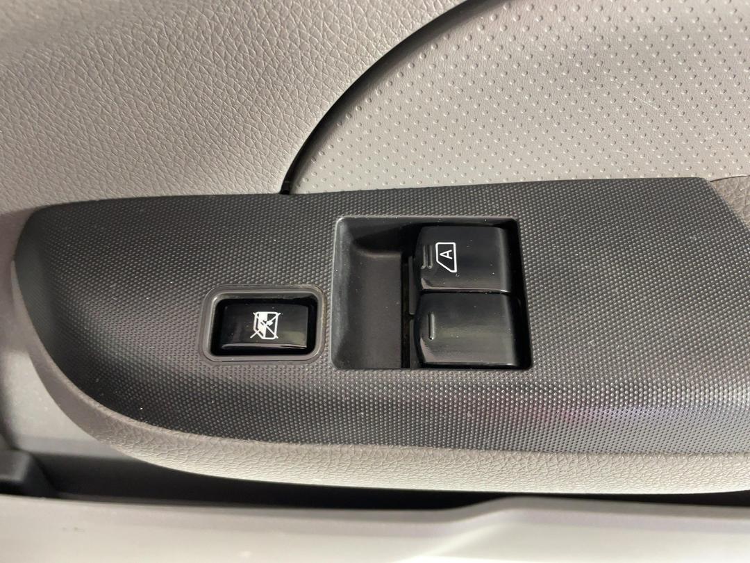 Photo '23' of Nissan Caravan