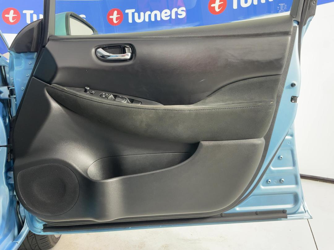 Photo '13' of Nissan Leaf