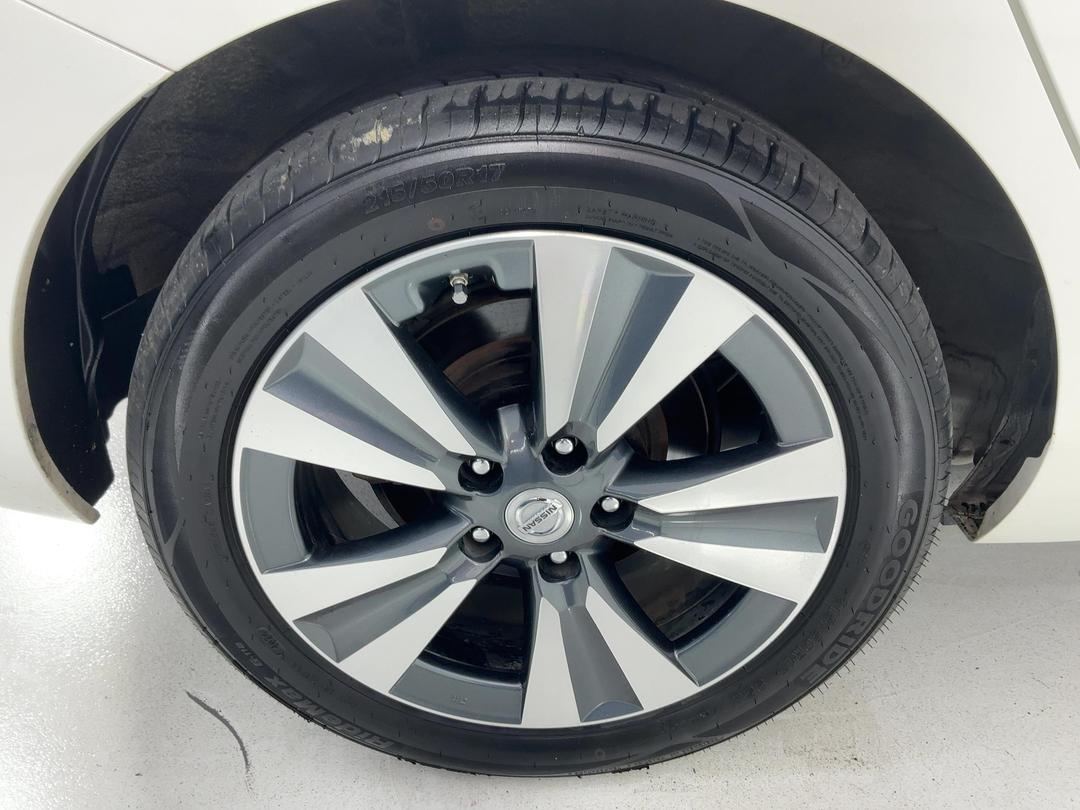 Photo '12' of Nissan Leaf