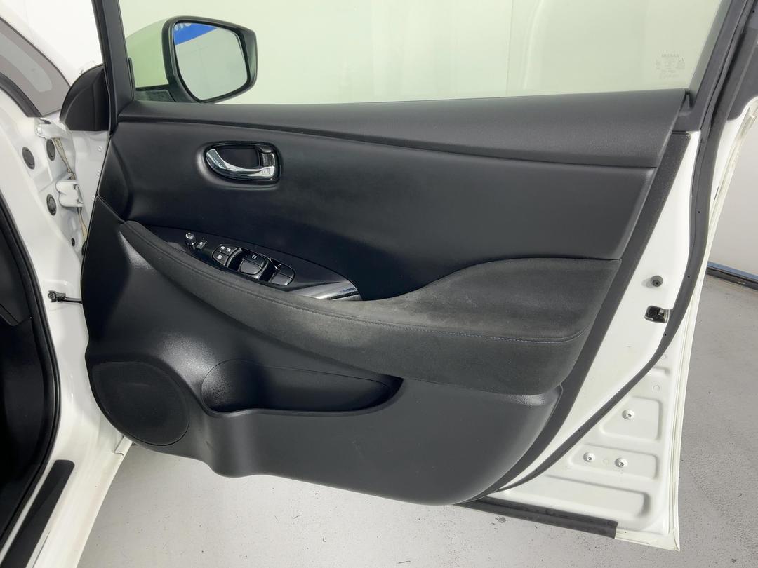 Photo '15' of Nissan Leaf