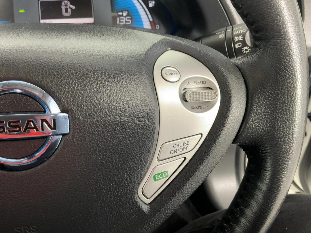Photo '25' of Nissan Leaf