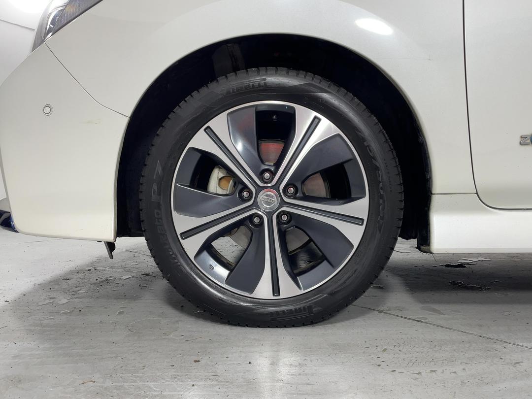Photo '10' of Nissan Leaf