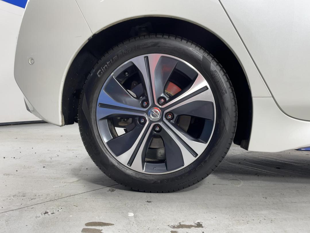 Photo '12' of Nissan Leaf