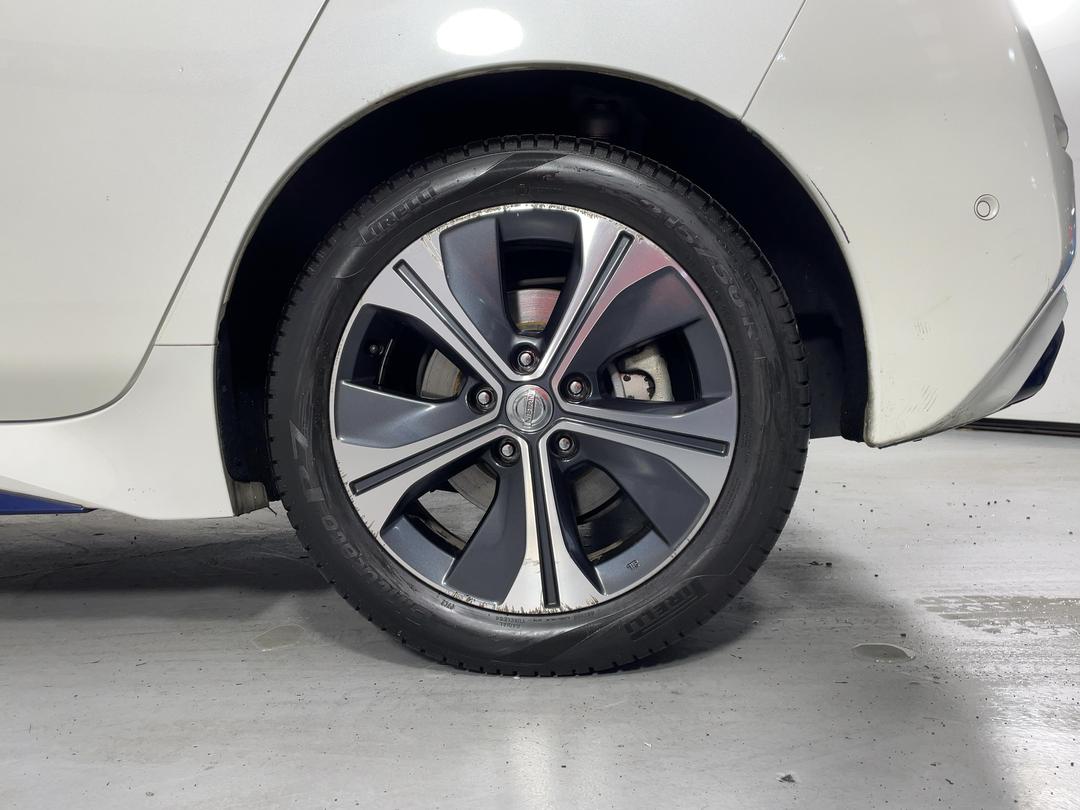 Photo '11' of Nissan Leaf