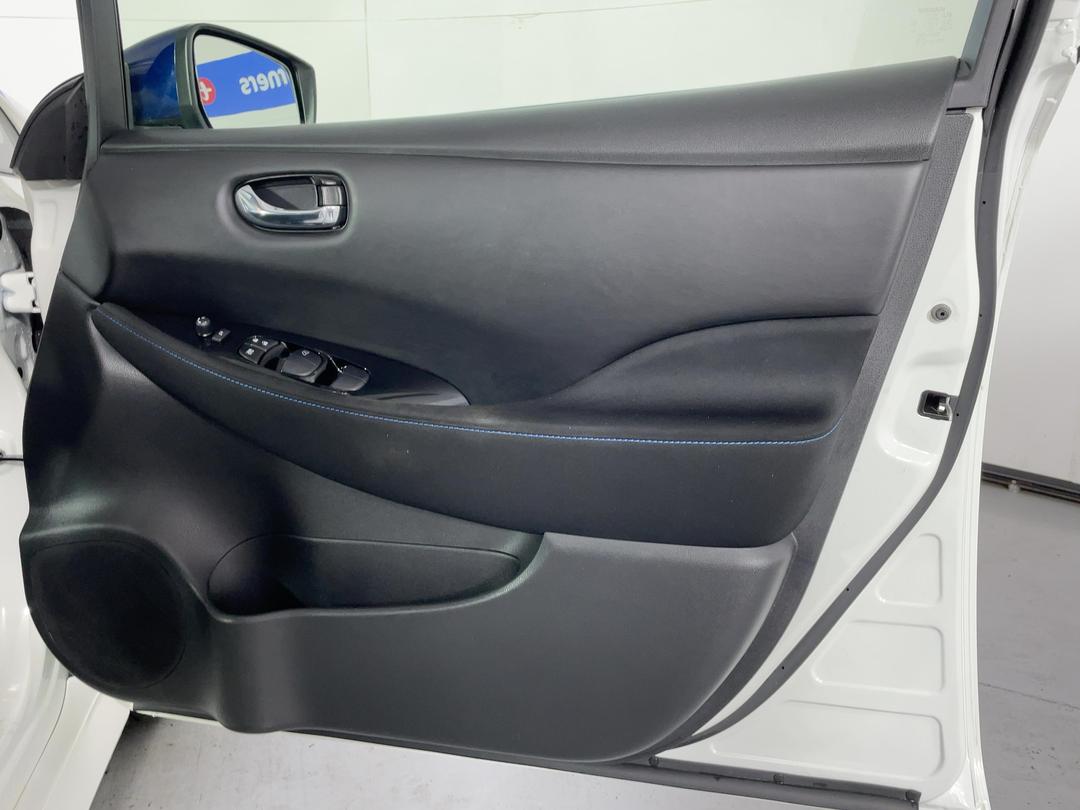 Photo '15' of Nissan Leaf