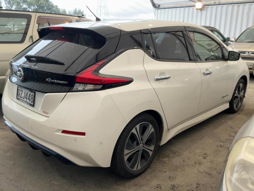 Photo '4' of Nissan Leaf