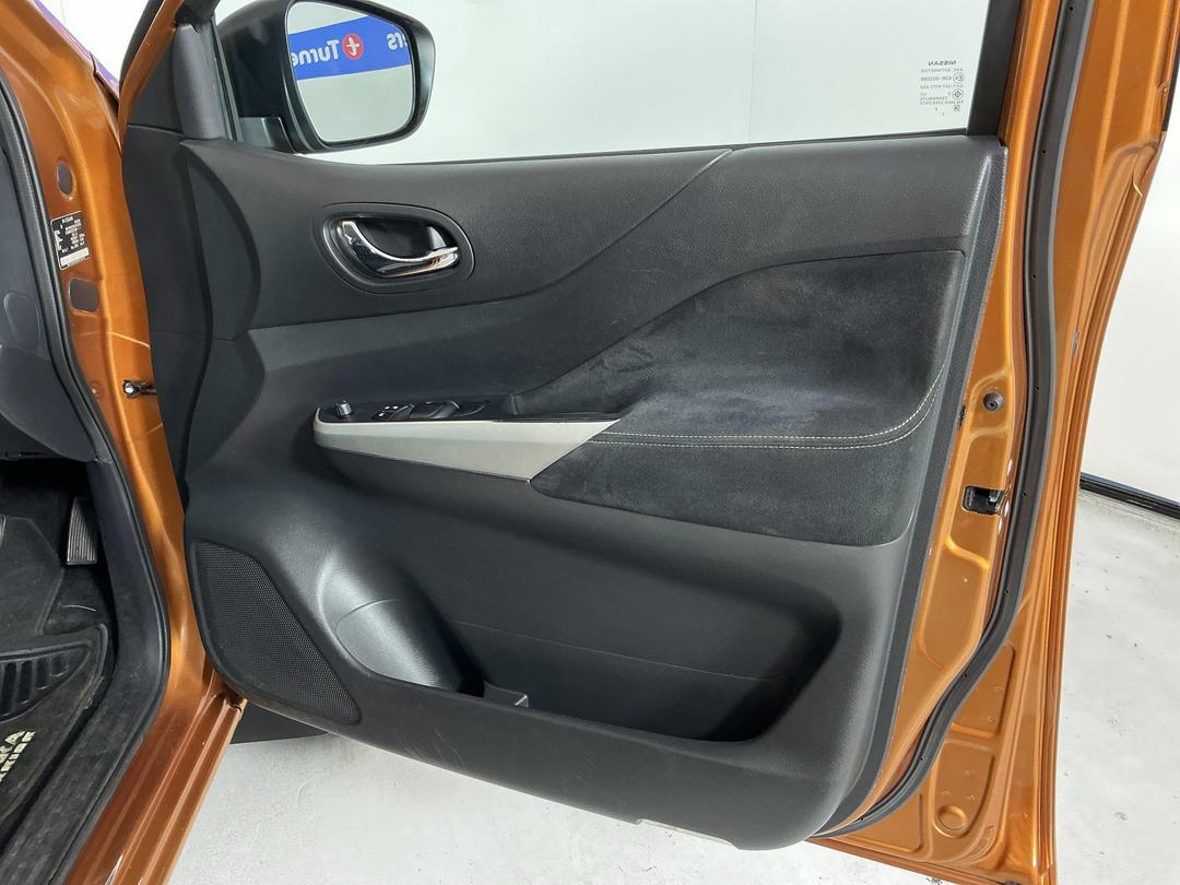 Photo '15' of Nissan Navara