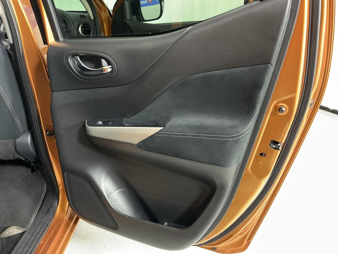 Photo '19' of Nissan Navara