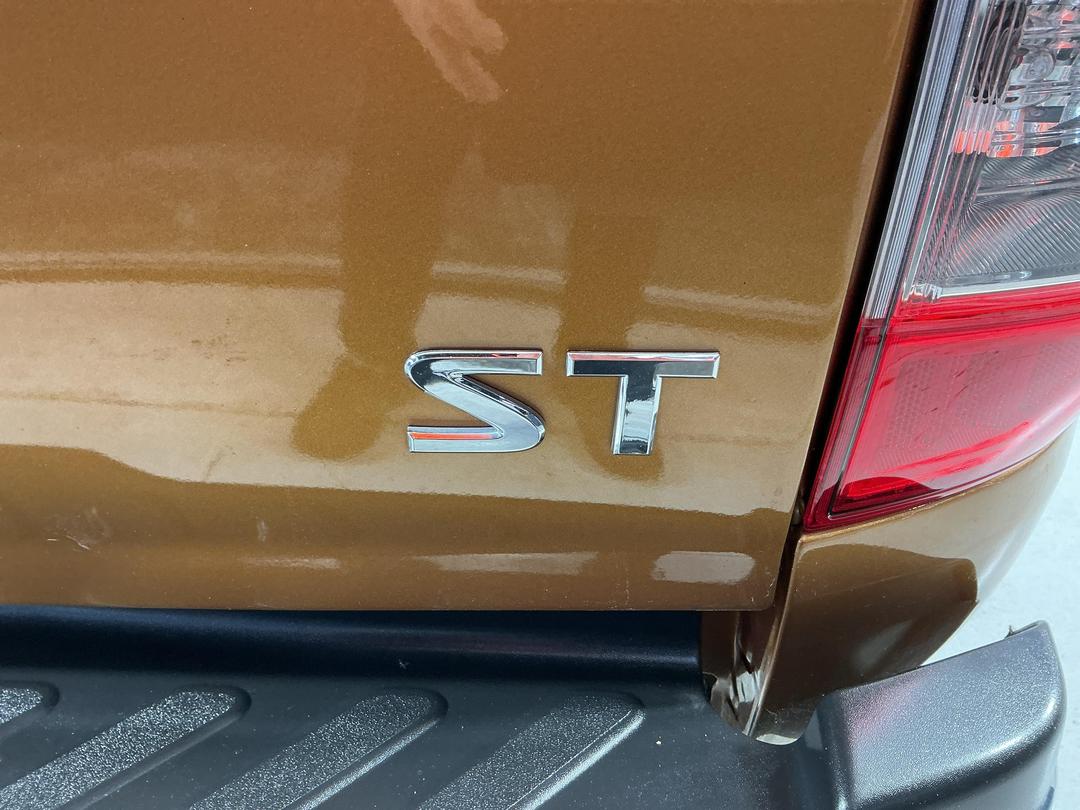 Photo '30' of Nissan Navara