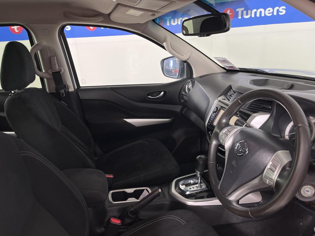 Photo '16' of Nissan Navara