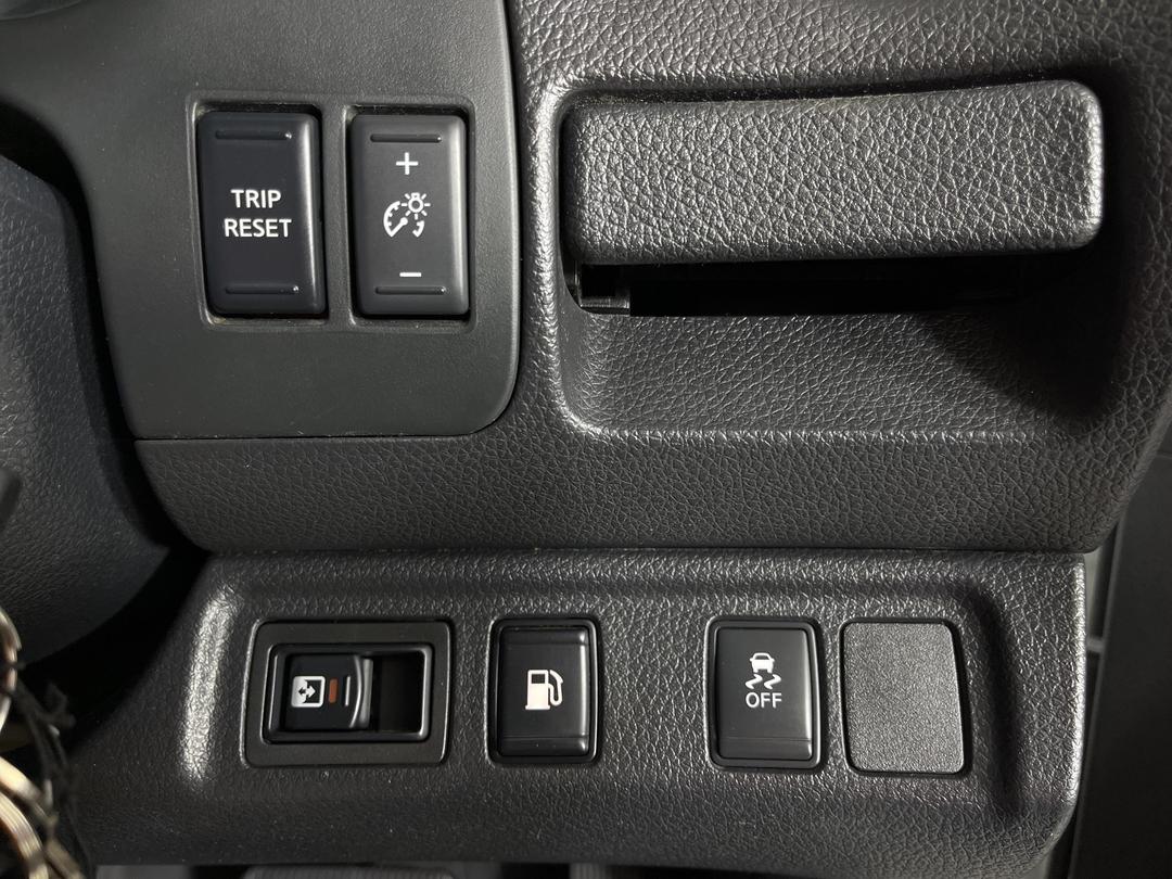 Photo '24' of Nissan Navara